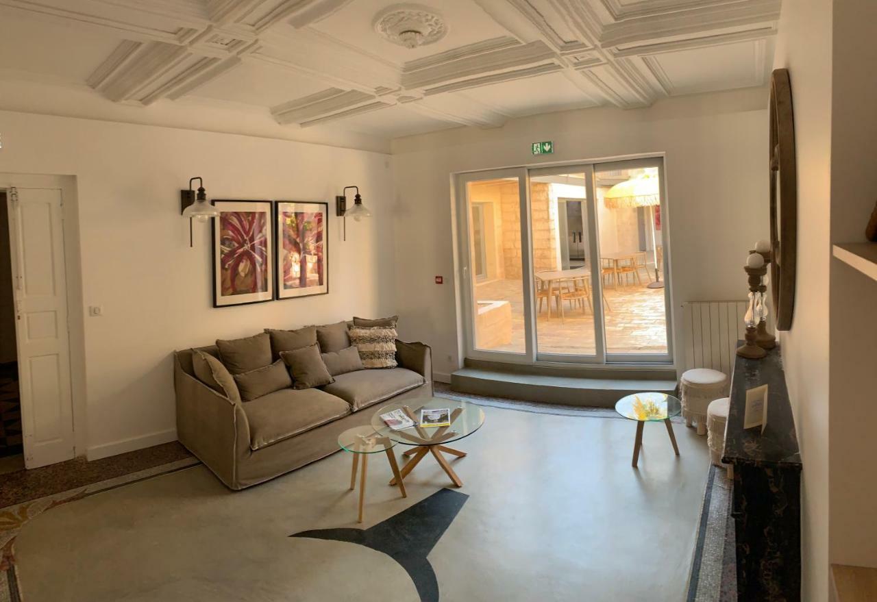 Hôtel O’Banel Gallargues-le-Montueux Buitenkant foto