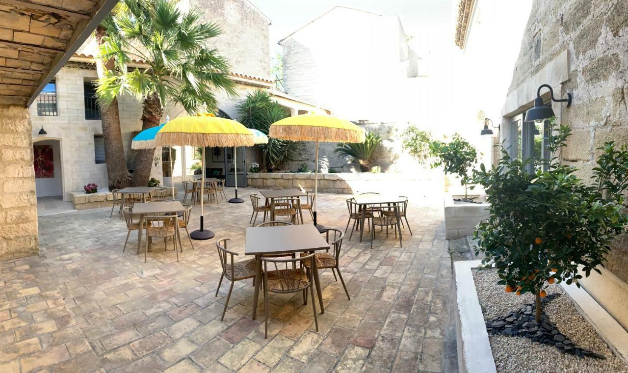 Hôtel O’Banel Gallargues-le-Montueux Buitenkant foto