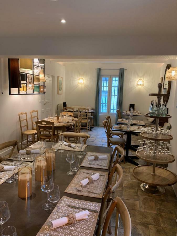 Hôtel O’Banel Gallargues-le-Montueux Buitenkant foto
